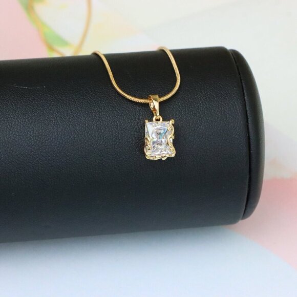 "Elegant Rose Gold Pendant with Rectangle Crystal and Filigree Frame, XPPT1383 - Picture 5 of 13